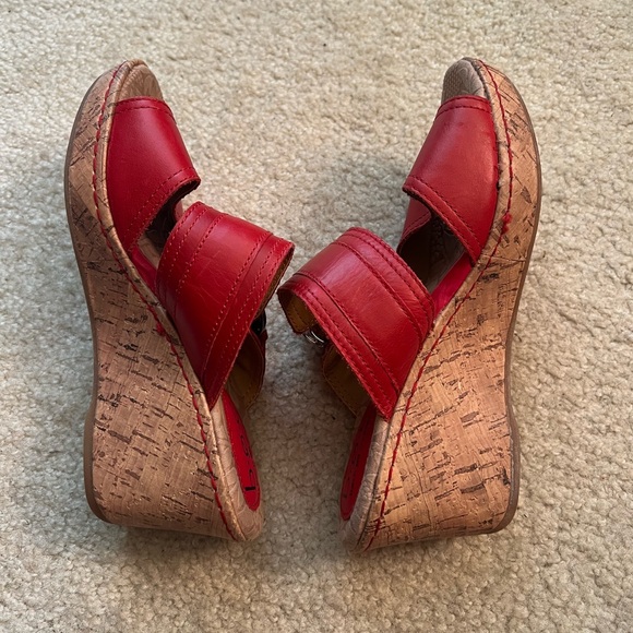 B.O.C Born Concept Red Leather Wedge Sandals size 7 - Picture 4 of 10